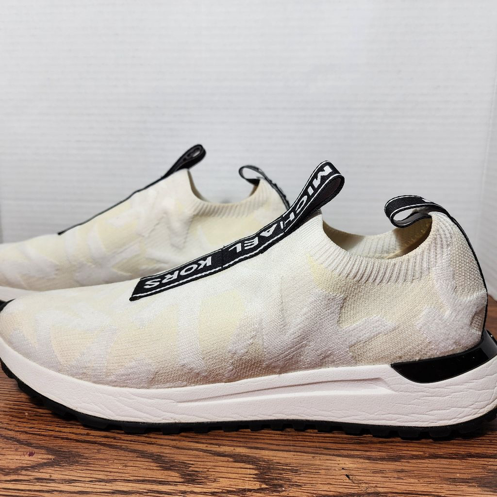 Women's Michael Kors Sneakers, White, Size 8M